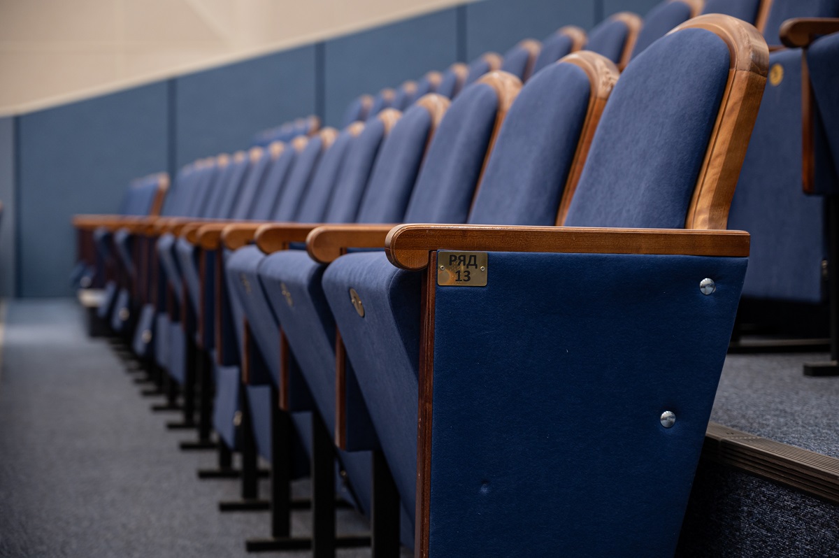 Театральные кресла: комфорт и безопасность